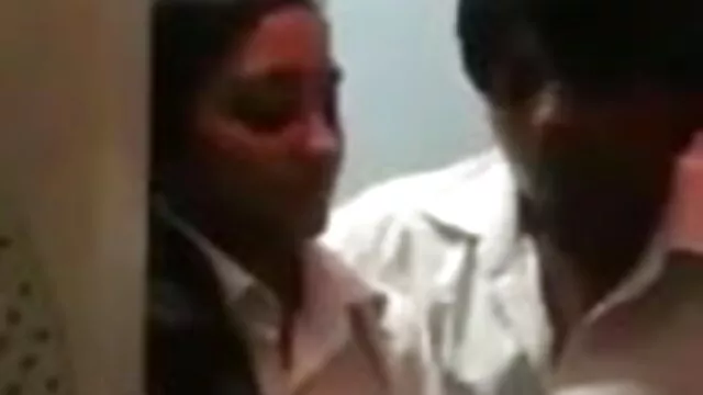 स्कर्ट हिंदी में सेक्सी पिक्चर मूवी नीचे खींच (जाँघिया)