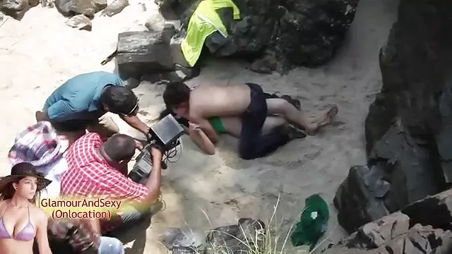 क्रिस्टीना हेंड्रिकस सेक्सी मूवी सेक्सी मूवी पिक्चर लॉन्जरी में गाते हुए