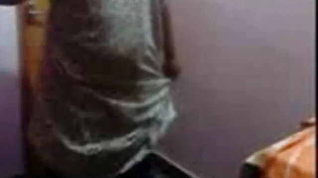 सेक्सी गोरा वांडा वासना वीडियो में सेक्सी पिक्चर मूवी कार्यालय Footjob और सेक्स
