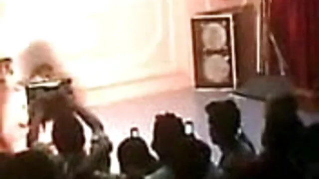 काउच नंगे सनी लियोन सेक्सी मूवी पिक्चर पाँव पर बी.बी.डब्ल्यू