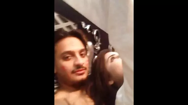 पति की उपस्थिति हिंदी सेक्सी मूवी पिक्चर