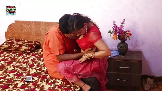 हॉट ग्रैनीज़ जो सेक्सी पिक्चर मूवी चाहिए सेक्स के लिए छोटे पुरुषों को पसंद करते हैं