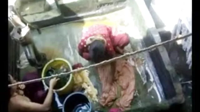 बड़े स्तन के साथ सेक्सी पिक्चर मूवी हद सूसी क्वाट्रॉक्स