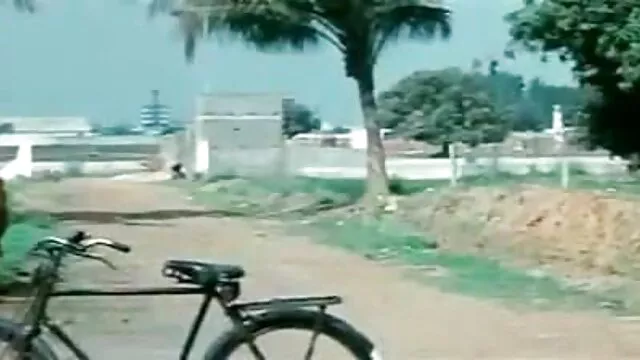 स्कर्ट सेक्सी पिक्चर मूवी हद 2 (पैंटी) खींची गई