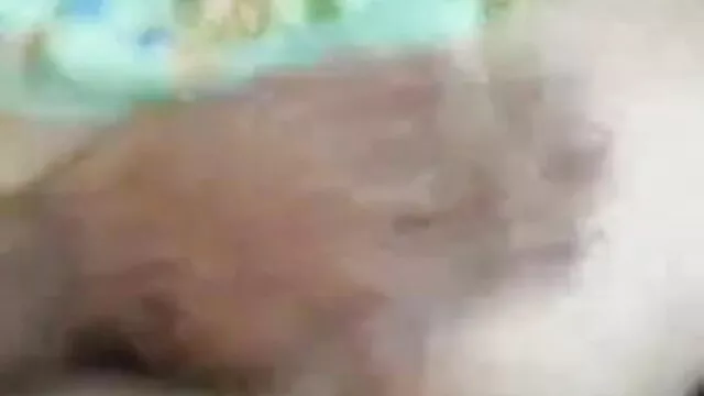 एमआईएलए जेनिफर डार्क सोफे पर दोस्त को सेक्सी मूवी पिक्चर बीपी खुश